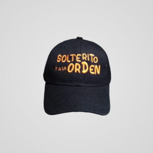 Gorra Clásica con Frase Única 🧢 Solterito Y a La Orden