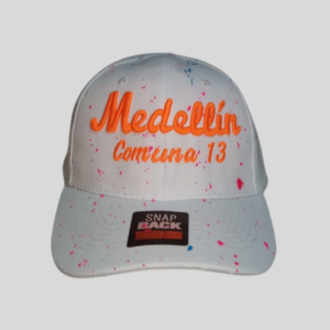 Gorra Clásica con Frase Única 🧢 Medellín Comuna 13